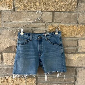 Wrangler Blue Jean Shorts with Frayed Hem Size 33